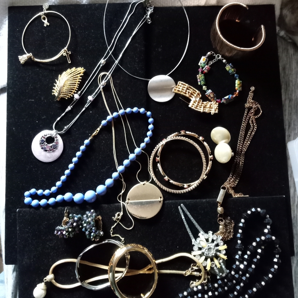 Lot of jewelry